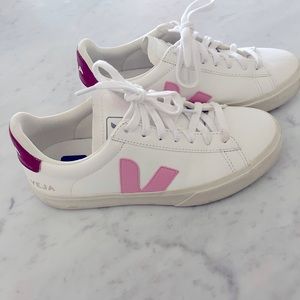 Ladies Veja - Size 7
